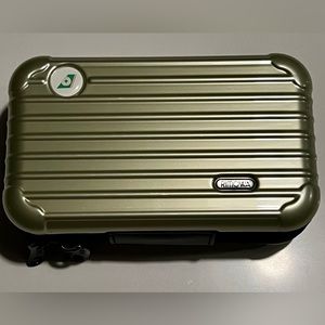 Rimowa First Class green Travel Kit EVA Airlines Amenity Dopp Makeup Toiletry